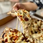 Pizza Viral dengan Topping Melimpah