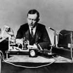 Penyiaran Radio Pertama Kali