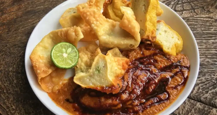 Resep Batagor Rumahan yang Gurih, Kenyal, dan Kuah Kacangnya Bikin Nagih