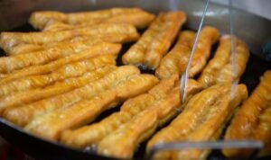 Tips Membuat Cakue yang Mengembang Sempurna, Renyah di Luar dan Lembut di Dalam
